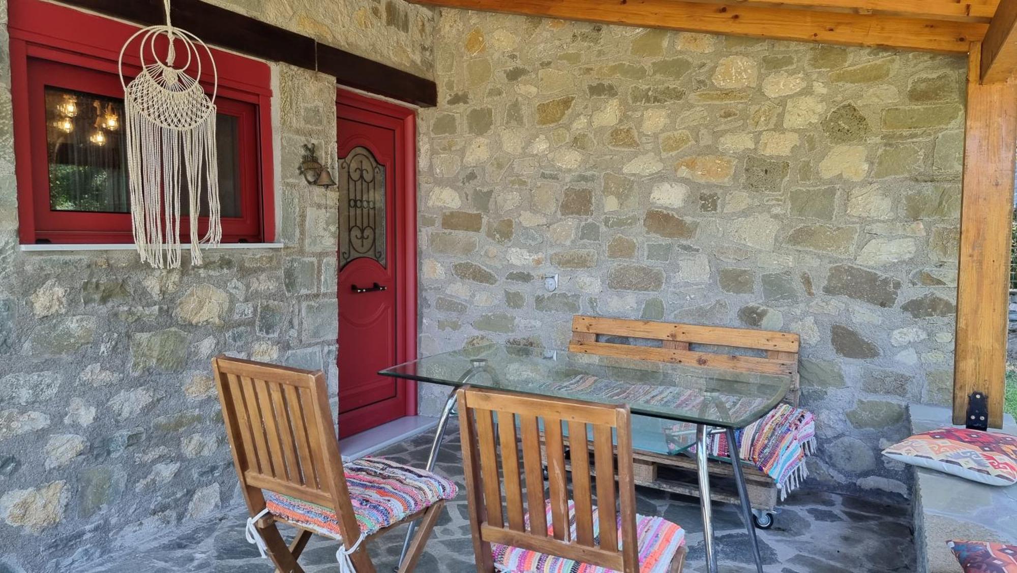 House With Big Garden And Barbeque In Nature Vourgareli Exteriör bild